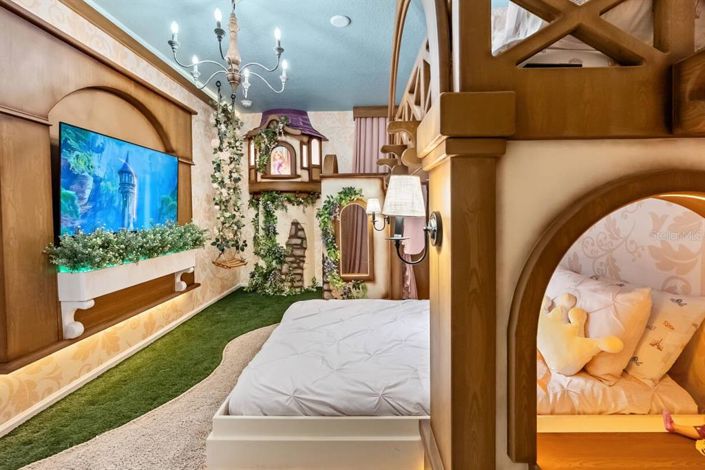 Image No.38-9 Bed Property for sale