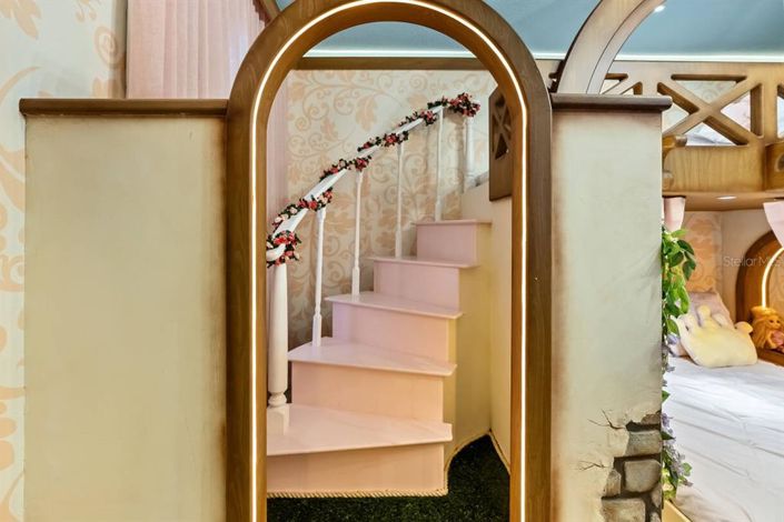 Image No.39-9 Bed Property for sale