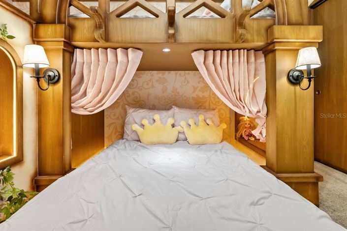 Image No.40-9 Bed Property for sale