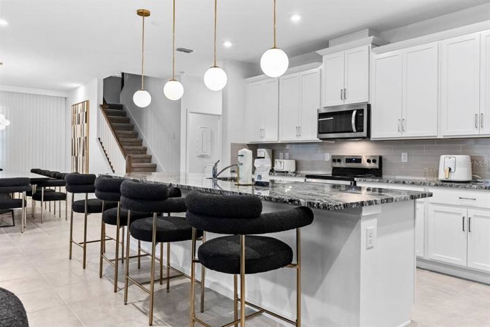 Image No.6-9 Bed Property for sale