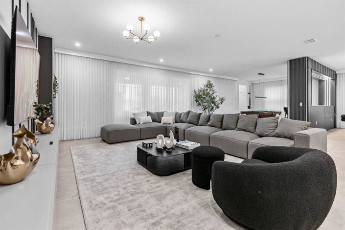 Image No.7-9 Bed Property for sale