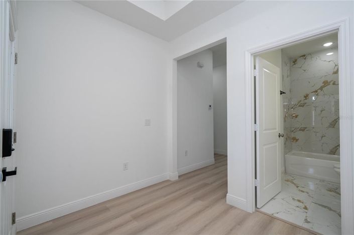 Image No.12-4 Bed Property for sale