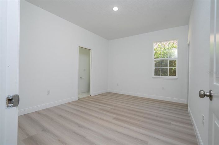 Image No.19-4 Bed Property for sale