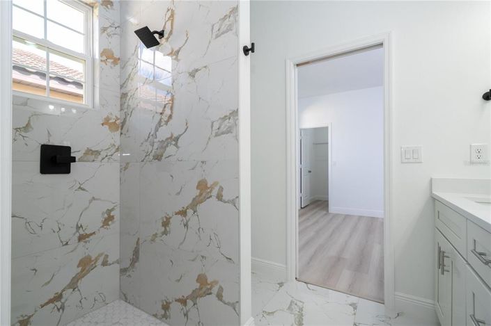 Image No.26-4 Bed Property for sale