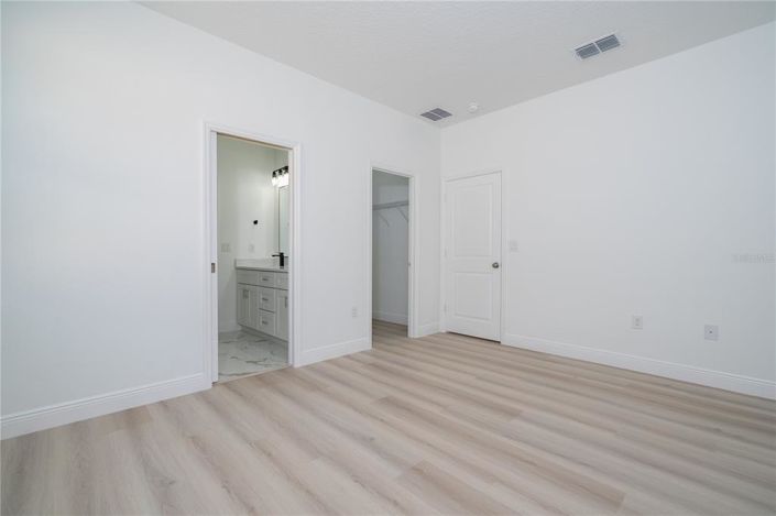 Image No.30-4 Bed Property for sale