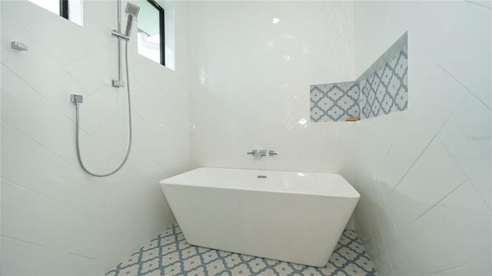 Image No.17-4 Bed Property for sale