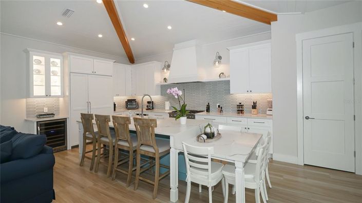 Image No.6-4 Bed Property for sale