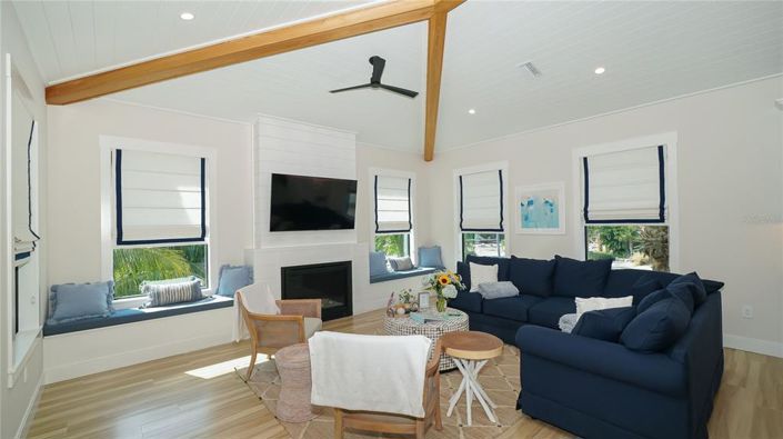 Image No.8-4 Bed Property for sale