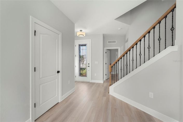 Image No.2-6 Bed Property for sale