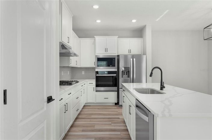 Image No.3-6 Bed Property for sale