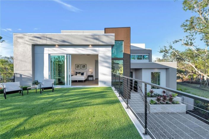 Image No.2-4 Bed Property for sale