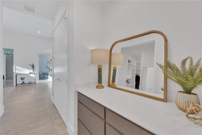 Image No.45-4 Bed Property for sale