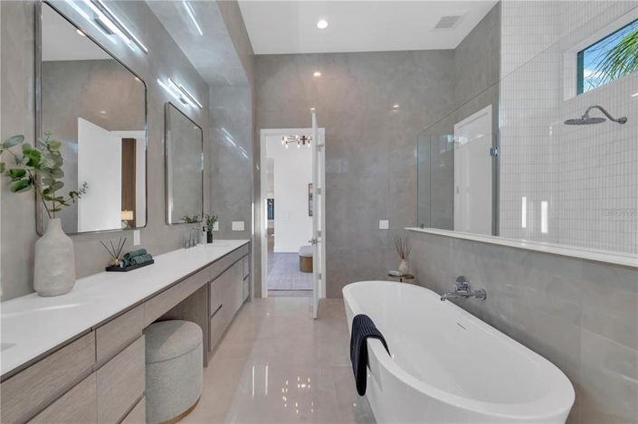 Image No.53-4 Bed Property for sale