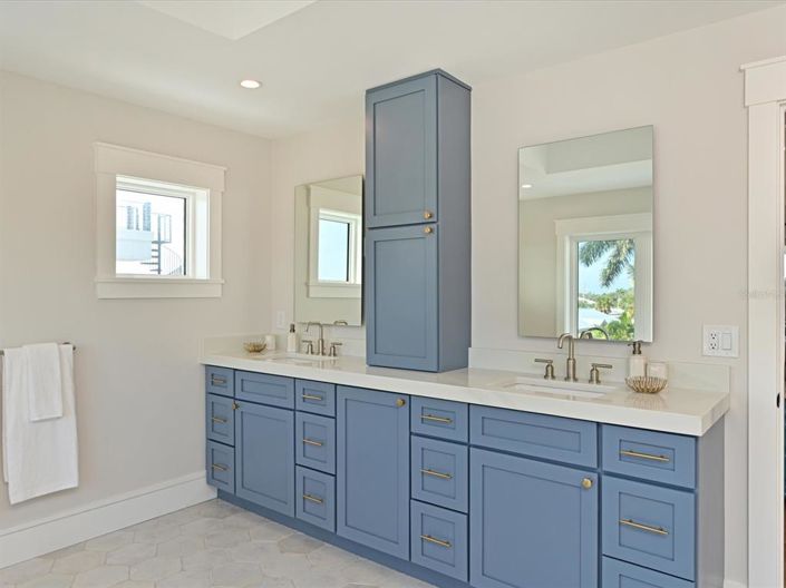 Image No.29-4 Bed Property for sale