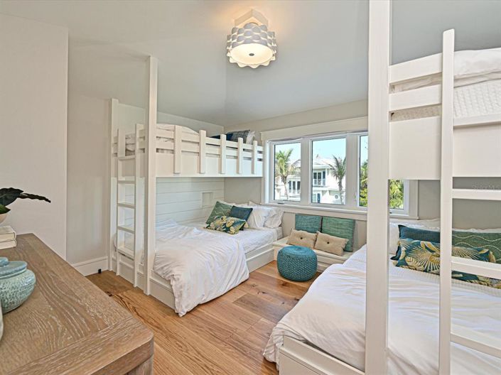 Image No.37-4 Bed Property for sale