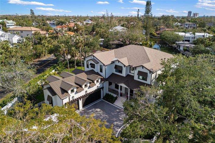 Image No.20-5 Bed Property for sale