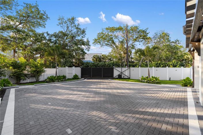 Image No.22-5 Bed Property for sale