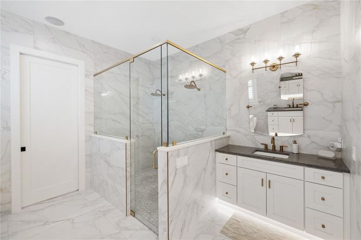 Image No.50-5 Bed Property for sale