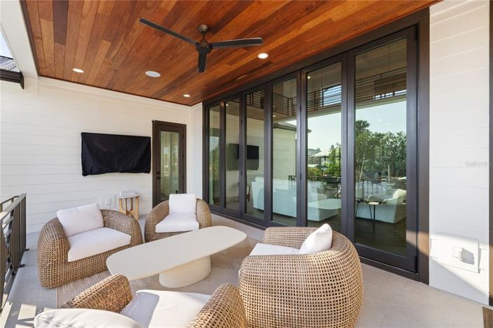 Image No.56-5 Bed Property for sale