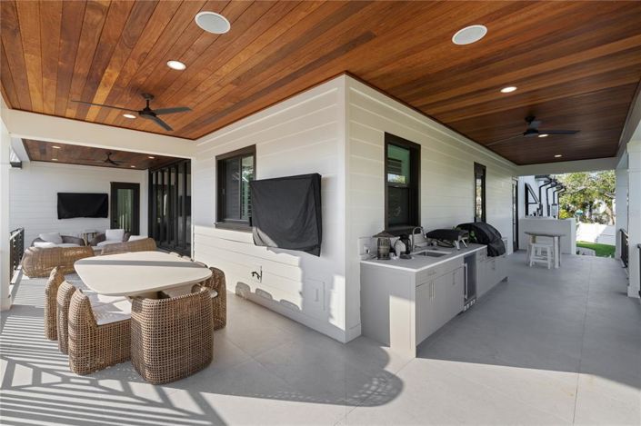 Image No.60-5 Bed Property for sale