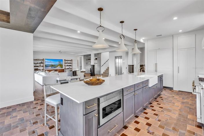 Image No.16-6 Bed Property for sale