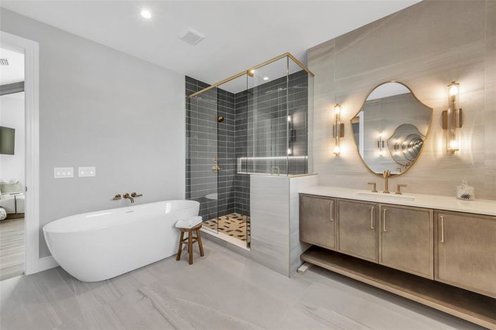 Image No.39-6 Bed Property for sale