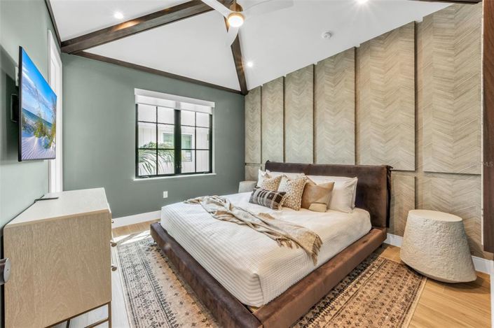 Image No.40-6 Bed Property for sale