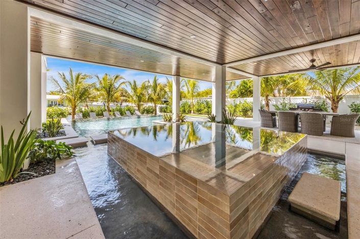 Image No.5-6 Bed Property for sale