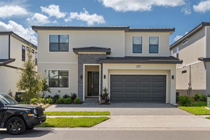 Image No.2-8 Bed Property for sale