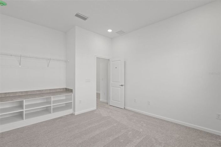 Image No.8-8 Bed Property for sale