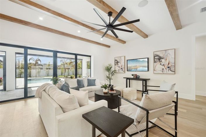 Image No.11-5 Bed Property for sale