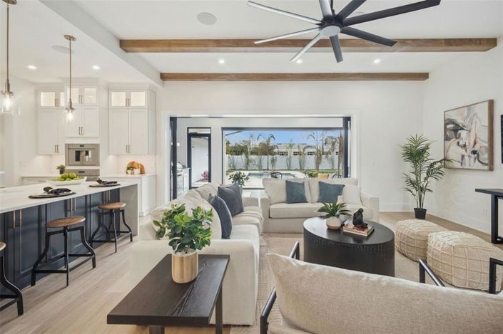 Image No.12-5 Bed Property for sale