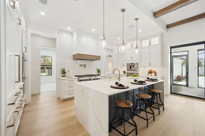 Image No.13-5 Bed Property for sale