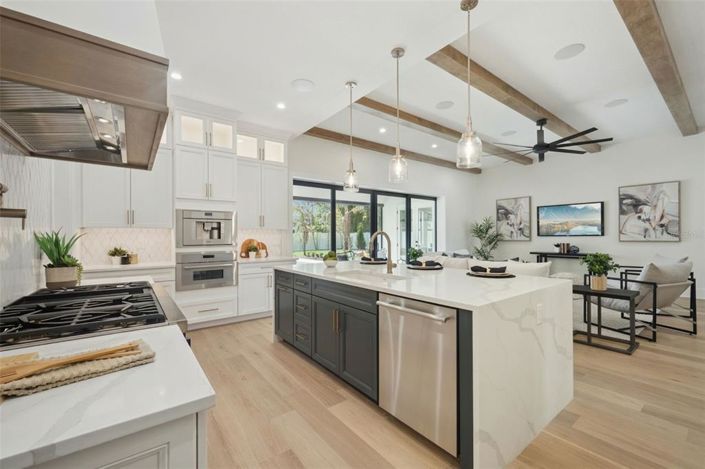 Image No.14-5 Bed Property for sale