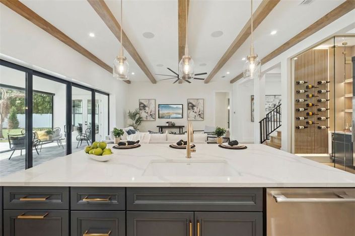 Image No.15-5 Bed Property for sale