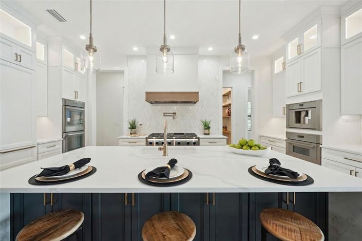 Image No.16-5 Bed Property for sale