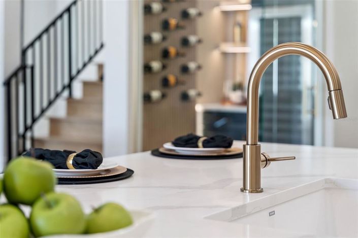 Image No.17-5 Bed Property for sale