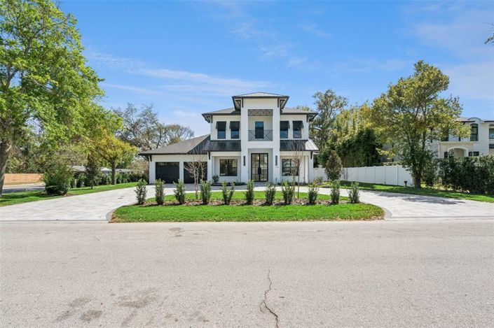 Image No.2-5 Bed Property for sale