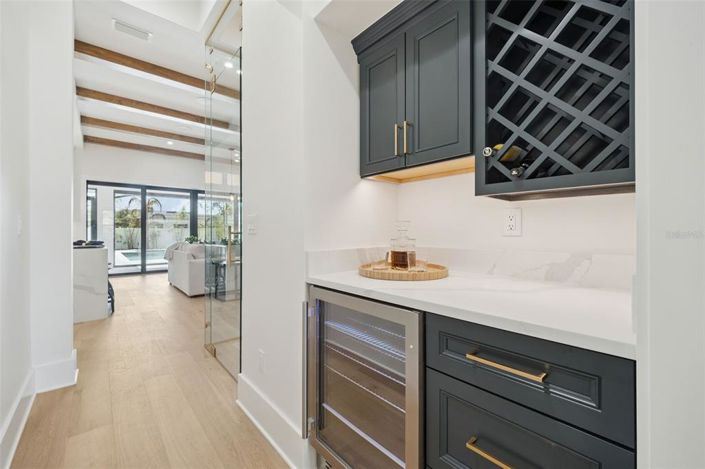 Image No.26-5 Bed Property for sale