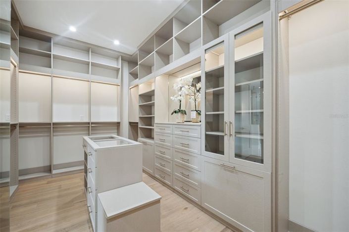 Image No.33-5 Bed Property for sale