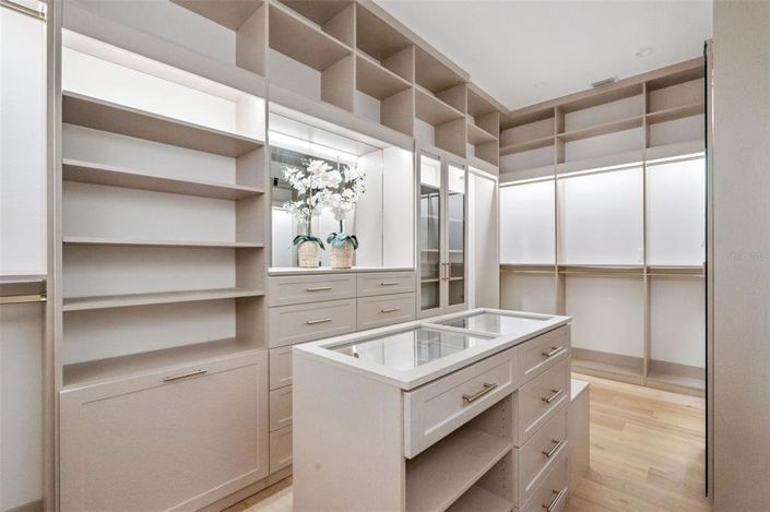 Image No.34-5 Bed Property for sale