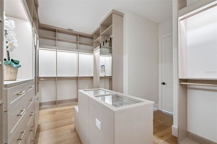 Image No.35-5 Bed Property for sale