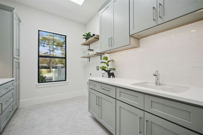 Image No.36-5 Bed Property for sale