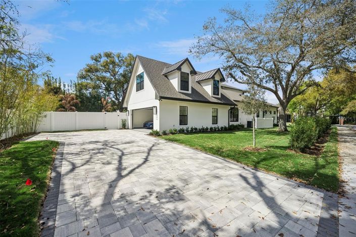 Image No.5-5 Bed Property for sale