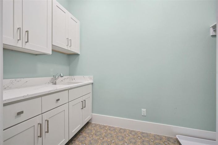 Image No.50-5 Bed Property for sale