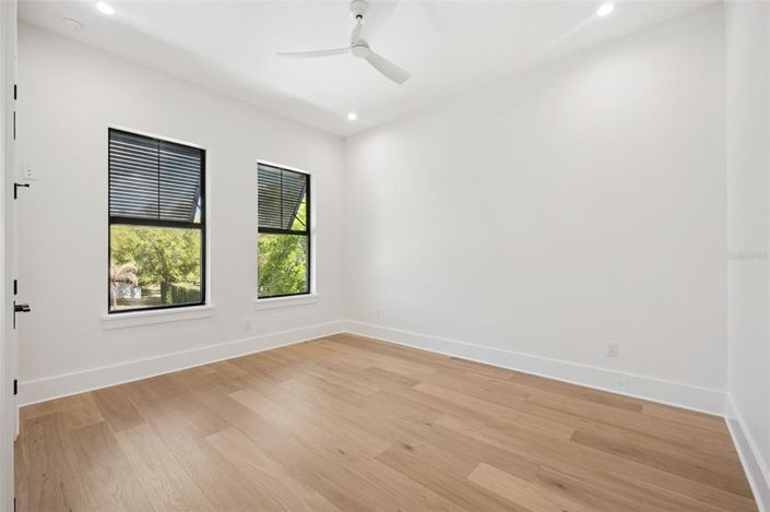 Image No.56-5 Bed Property for sale