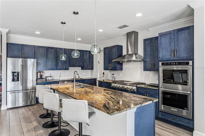 Image No.11-6 Bed Property for sale