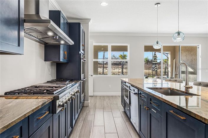 Image No.13-6 Bed Property for sale