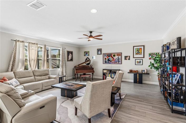 Image No.15-6 Bed Property for sale