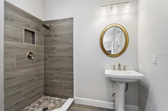 Image No.34-6 Bed Property for sale